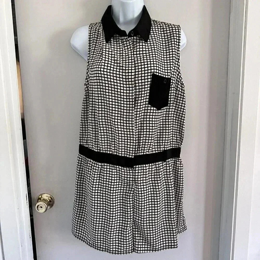 Forever 21 romper women's size Large black and white check collared